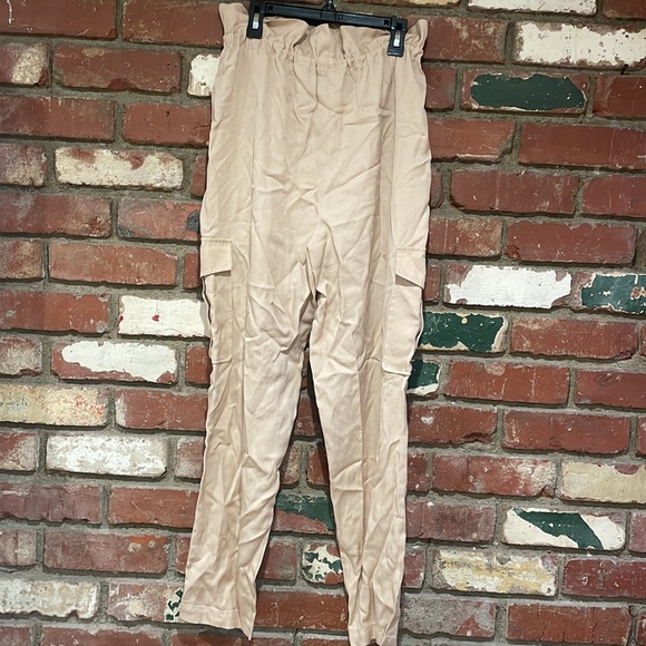 Revolve H:ours Shaye Paperbag Cargo Pants in Champagne size XS NWT - Picture 3 of 3